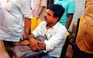 এম্বুলেন্স চালকের সততায় কয়েক লক্ষ টাকার সোনা ও রুপার গহনা ভর্তি ব্যাগ ফেরত পেলো এক স্বর্ণ ব্যবসায়ী