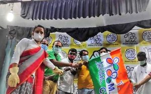 মহুয়া মৈত্রর সভায় তৃণমূলে যোগ দেয় একাধিক ব্যক্তি