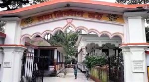 বৃহস্পতিবার এলাকার প্রায় শতাধিক পরিবারকে স্থানান্তরিত করা হয় পার্শ্ববর্তী একটি ধর্মীয় স্থানে