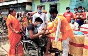 শান্তিপুর টাউন বিজেপির পক্ষ থেকে শান্তিপুর ডাকঘর বাস স্ট্যান্ড সংলগ্ন এলাকায় প্রতিবন্ধী মানুষদের খাদ্য সামগ্রী দেওয়া হয়