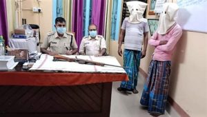 মঙ্গলবার নাজিরপুর থানার পুলিশ সূত্র মারফত খবর পেয়ে একটি অবৈধ দেশী রাইফেল সহ দুইজন ব্যক্তিকে গ্রেফতার করল