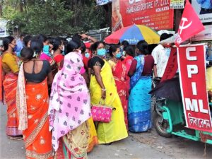 মঙ্গলবার জেলাশাসকের দপ্তরে ঋণ মুক্তি ও ঋণের কিস্তির সরলীকরণের দাবিতে একটি স্বারকলিপি জমা দিল ঋণ মুকুব কমিটি ও সারা ভারত মজদুর ও কৃষক সমিতি