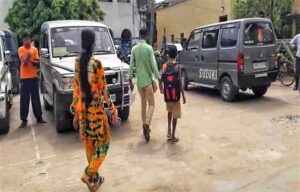 নবদ্বীপ শহর থেকে উদ্ধার হওয়া এক শিশুকে চাইল্ড লাইনের হাতে তুলে দিল নবদ্বীপ থানার পুলিশ