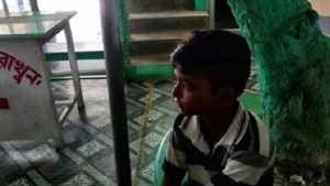বুধবার নবদ্বীপের এক স্থানীয় ক্লাব, নবদ্বীপ নাগরিক অধিকার কমিটি ও এক স্বেচ্ছাসেবী সংগঠনের উদ্যোগে বারো বছর বয়েসের গৃহহীন ও অভিভাবকহীন এক ছেলেকে নদিয়া জেলা চাইল্ড লাইনের হাতে তুলে দেওয়া হল