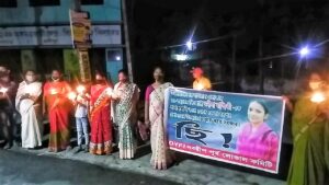 উত্তরপ্রদেশের হাথরসে ঘটা ধর্ষণের ঘটনার প্রতিবাদে স্বরূপগঞ্জের এলাকা জুড়ে মৌন মোমবাতি মিছিলে অংশগ্রহণ করল ডিওয়াইএফআই এর সদস্যরা