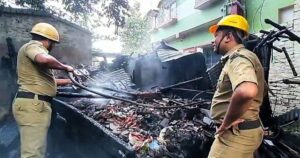 আগুন লেগে সম্পূর্ণ ভস্মীভূত হয়ে গেল বসতবাড়ির একটি ঘর