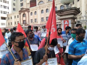 আজ (১২.১০.২০২০) স্টেট ব্যাঙ্ক অফ ইন্ডিয়ার লোকাল হেড অফিস এর সামনে সিকিউরিটি এন্ড ALLIED ওয়ার্কারস ইউনিয়ন ( AITUC AFFILIATED ) পক্ষ থেকে স্টেট ব্যাঙ্ক অফ ইন্ডিয়ার লোকাল হেড অফিস এর সামনে বিক্ষোভ এবং ডেপুটেশন কর্মসুচি পালন করা হয়