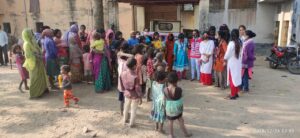 এদিন ওই ইটভাটার ৫৬টি মহিলার হাতে স্যানিটারি ন্যাপকিন তুলে দেওয়া হলো