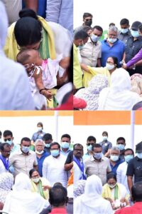 মমতা বন্দ্যোপাধ্যায় কোলে তুলে নিলেন, শীতলকুচি কান্ডে মৃতের ছোট্ট শিশুকে