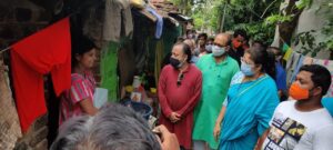 ইয়াস' ঝড়ে বিদ্বস্তদের তারপলিন বিতরণ করলেন লকেট চ্যাটার্জী