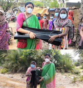 অত্যাবশক খাদ্য সামগ্রী এবং ত্রিপল দিয়ে সাহায্য করলেন অগ্নি মিত্রা পাল 