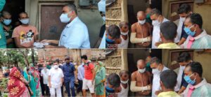 প্রয়াত বিজেপি কার্যকর্তা দেবব্রত মৈতির পরিবারের হাথে পাঁচ লক্ষ টাকার চেক তুলে দিলেন শুভেন্দু অধিকারী