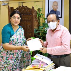 কোভিড ভ্যাকসিন "অনিয়ম" নিয়ে কেন্দ্রীয় স্বাস্থ্যমন্ত্রী ডাঃ হর্ষ বর্ধনের সঙ্গে আলোচনা করলেন লকেট চ্যাটার্জী 