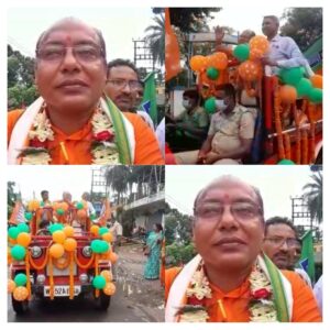 বৃষ্টিকে উপেক্ষা করে ভোট প্রচারে ব্যস্ত শান্তিপুরের উপনির্বাচনের বিজেপি প্রার্থী নিরঞ্জন বিশ্বাস